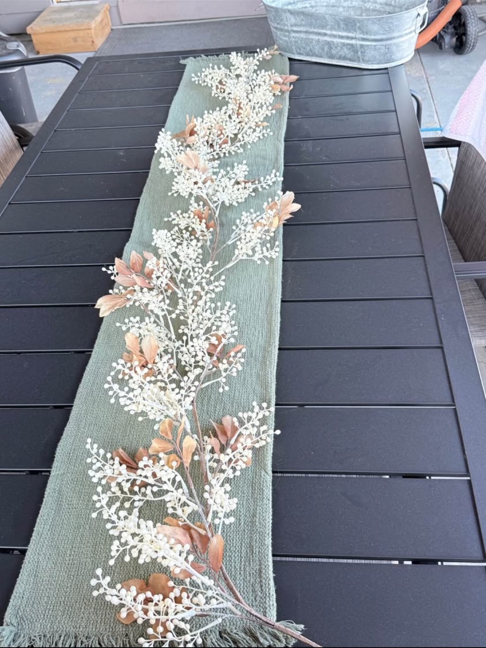 Cream berry garland